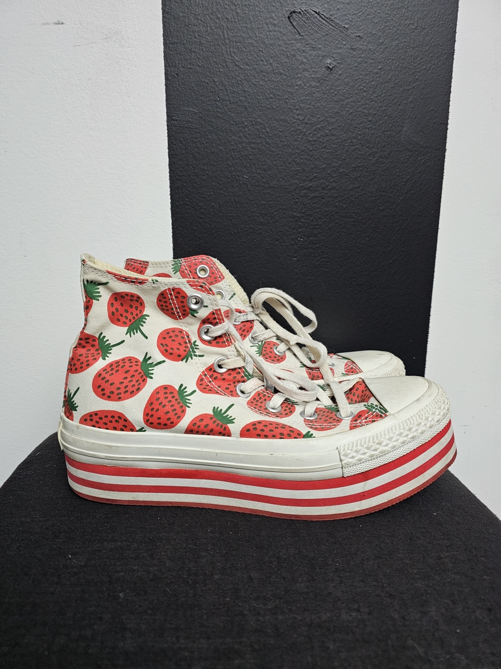 Women’s Strawberry Print High-Top Platform Sneakers - White/Red